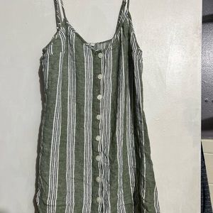 Size medium nice fall dress beautiful with some boots’